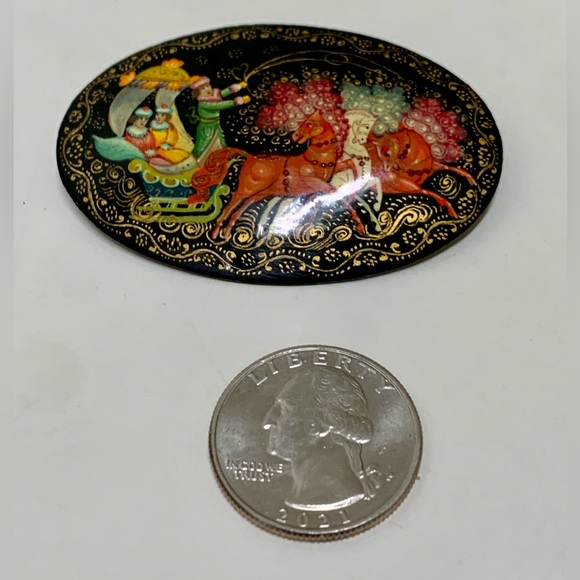 Vtg Soviet Era Russian Artist Signed Hand Painted Lacquer Pinback Brooch - Picture 3 of 11